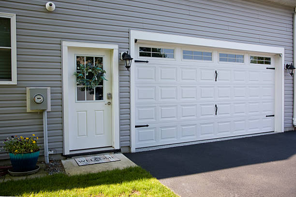 24/7 Emergency Garage Door Panel Replacement experts in Eudora, KS